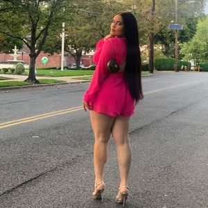 Meet your Posher, Leonela